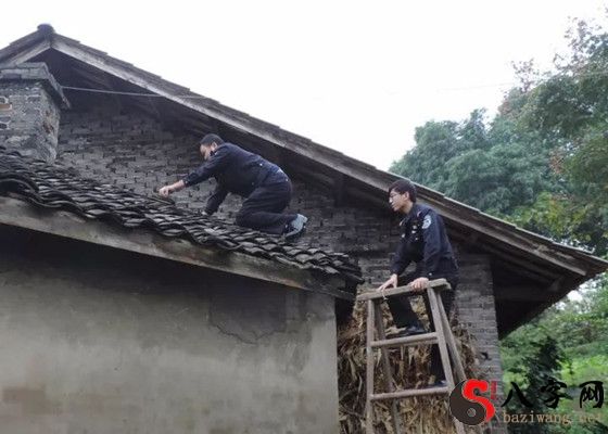 梦见修房顶